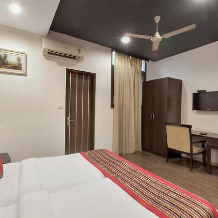 Oyo 9841 The Vivir 1 Noida Exterior foto