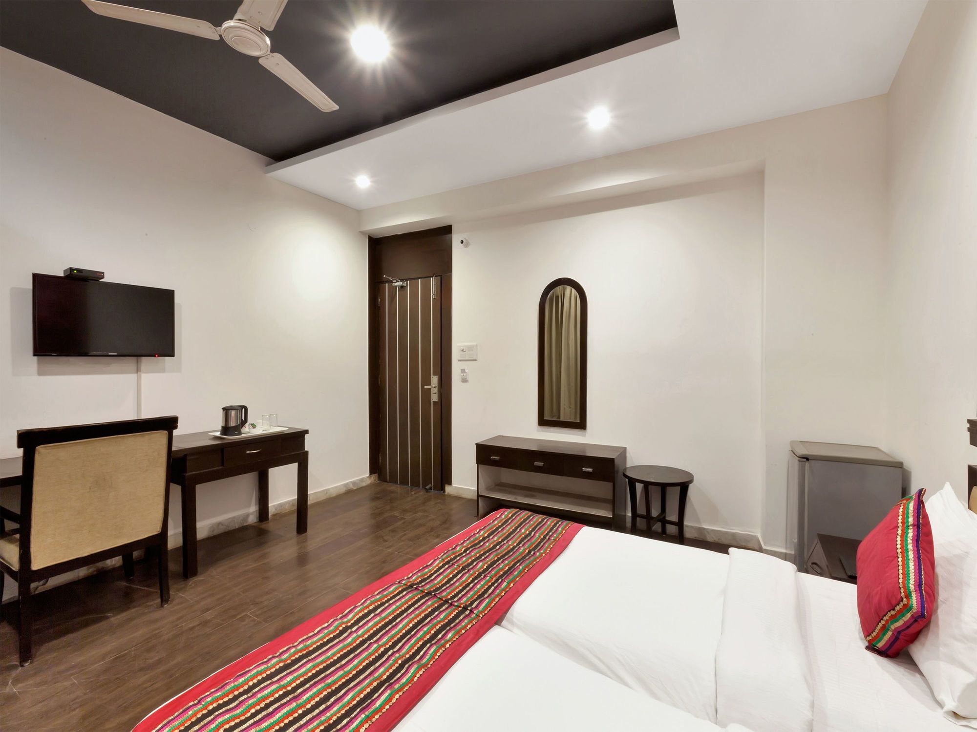 Oyo 9841 The Vivir 1 Noida Exterior foto